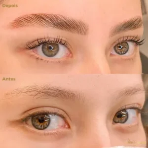 Antes e depois do procedimento de brow lamination em sobrancelhas, mostrando a transformação de sobrancelhas finas e bagunçadas para sobrancelhas cheias, definidas e arrumadas.