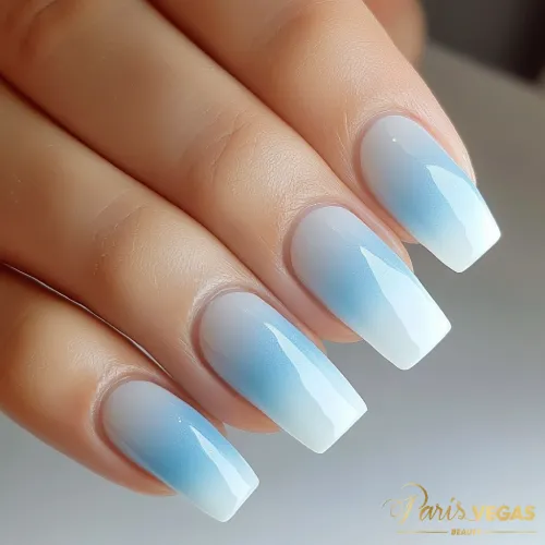 Unhas de acrílico com ombré azul, feitas em um salão de beleza perto de mim em Moema, São Paulo, com acabamento perfeito.