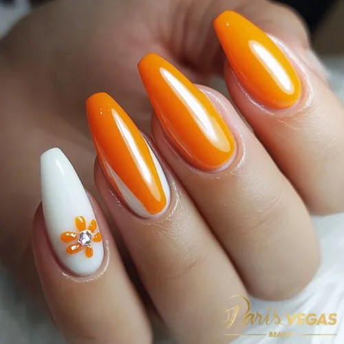 Design vibrante em laranja e branco com detalhes decorativos, criando um visual alegre e moderno.