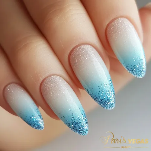 Esmalte com glitter e ombré, design sofisticado e brilhante, perfeito para quem busca uma manicure moderna e cheia de estilo, feita por manicure perto de você.