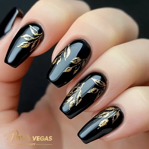 Decoração de unhas pretas com design moderno e sofisticado em salão de manicure em Moema, Paris Vegas Beauty