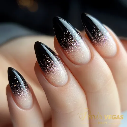 Decoração Unhas Pretas Ombré com glitter, efeito elegante e sofisticado.