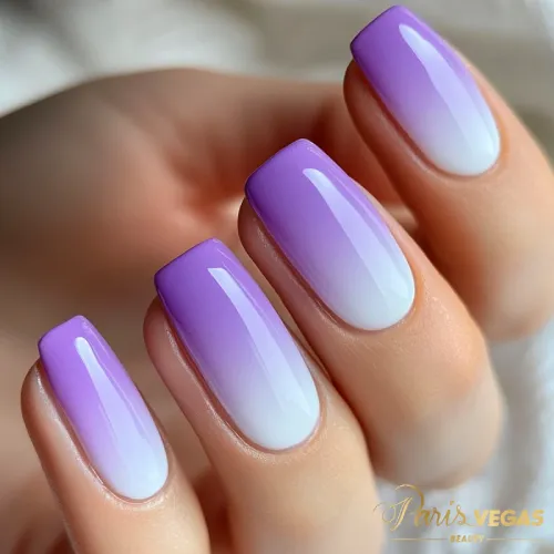 Roxo unhas Babyboomer com efeito degradê, manicure sofisticada feita por designer de unhas em Moema.