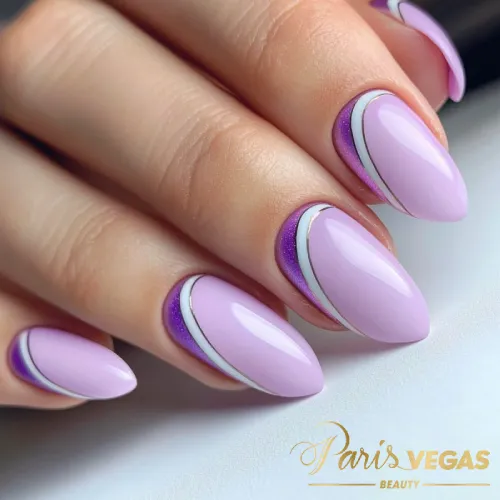 Roxo unhas com curvas suaves, manicure delicada e sofisticada feita por designer de unhas em Moema.