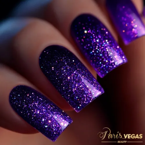 Roxo Unhas com glitter neon, manicure vibrante e sofisticada em Moema, Paris e Vegas Beauty.