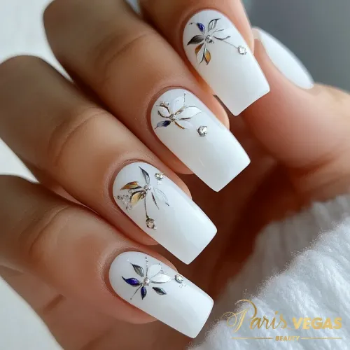 Esmalte decorado com flores modernas, feitas no Paris Vegas Beauty em Moema, São Paulo