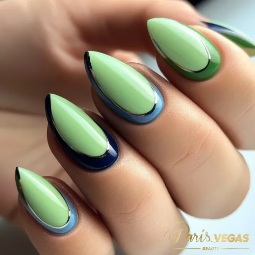 Unhas em verde decoradas com mix de cores, design criativo e vibrante.