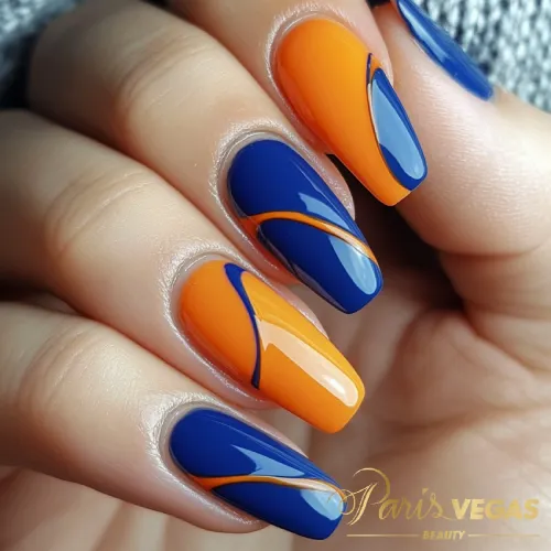 Unhas laranja com mix de cores incluindo azul, destacando um design vibrante e criativo.