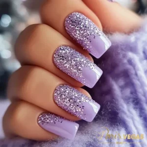 Modelos unhas lilás com glitter, design sofisticado e moderno para um visual elegante