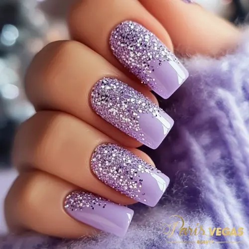 Modelos unhas lilás com glitter, design sofisticado e moderno para um visual elegante