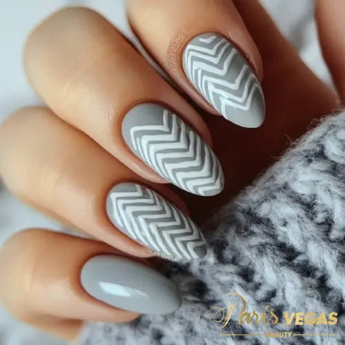 Unhas cinza decoradas com zig zag feitas por designer de unhas em Moema.