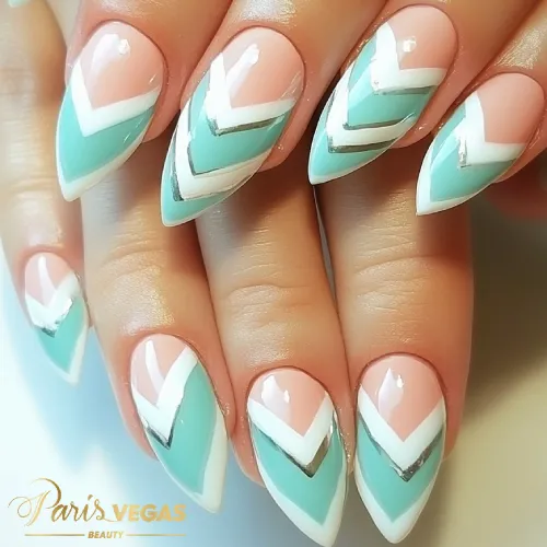 Unhas coloridas com design de Zig Zag, feitas por nail designer em São Paulo.