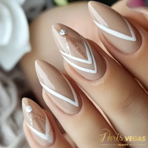 Esmaltação com design zig zag, estilo moderno e elegante feito no salão Paris Vegas Beauty em Moema.