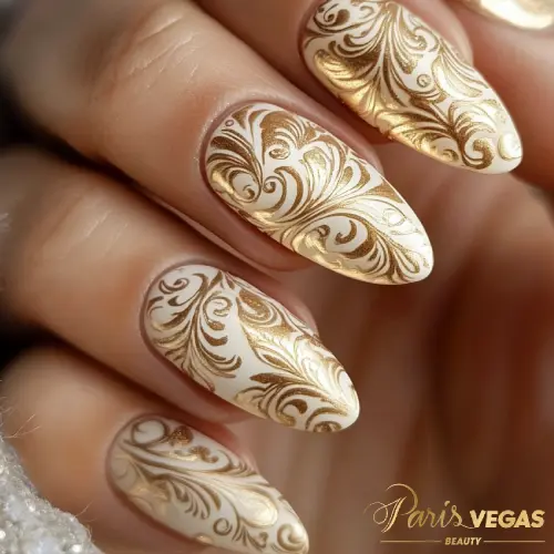 Esmaltação com arabescos feitas por manicure na Zona Sul, Paris Vegas Beauty.