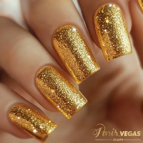 Esmaltação com glitter feitas por manicure na Zona Sul, Paris Vegas Beauty.