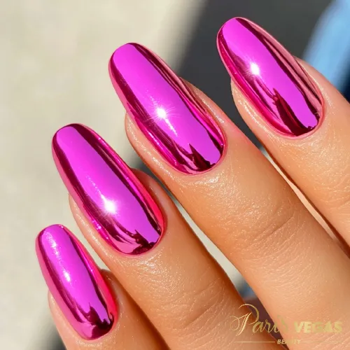 Esmaltação metalizadas, design moderno feito por designer de unhas em Moema.