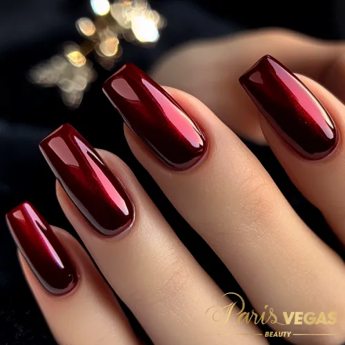 Esmaltação metalizada, design moderno e sofisticado criado por manicure profissional em São Paulo, Paris Vegas Beauty.