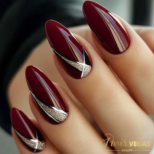 Unhas vinho com detalhes em prata, design sofisticado e elegante feito no salão de beleza Paris Vegas Beauty em Moema.